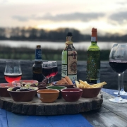 Geestmerambacht - Hapjes en wijn op het terras van el Chiringuito met uitzicht over het meer Geestmerambacht
